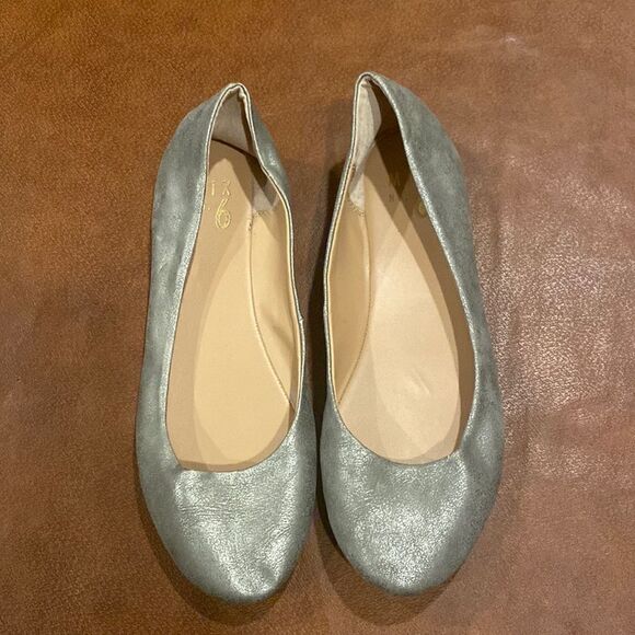 Mix No. 6 Silver Ballet Flats Women's Size 8 VGUC - Picture 1 of 6